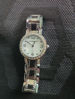 LIZ CLAIRBONE , GREAT CONDITION  .  NEDD BATERY . GREAT PRICE  .