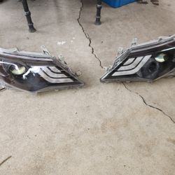 2012 Toyota Camry XLE Headlight Set