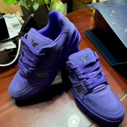 Louis Vuitton trainer in purple