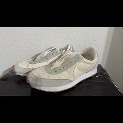 Nike Daybreak Style Sneakers CK2351 Size 6.5 Beige Retro Running