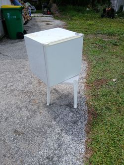 Hair mini Fridge