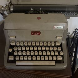 Vintage Collectible Typewriter 
