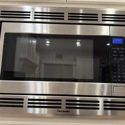 Thermador Counter Microwave With Frame