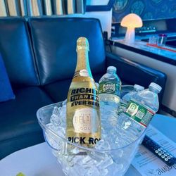 42k OBO Summer time Is Coming 34’ Gentleman’s yacht 