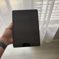 Apple iPad (7th Generation) A2197 32 GB, Wi-Fi, 10.2 in - Space Gray.