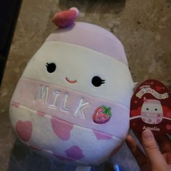 Squishmallow Amelie Strawberry Milk