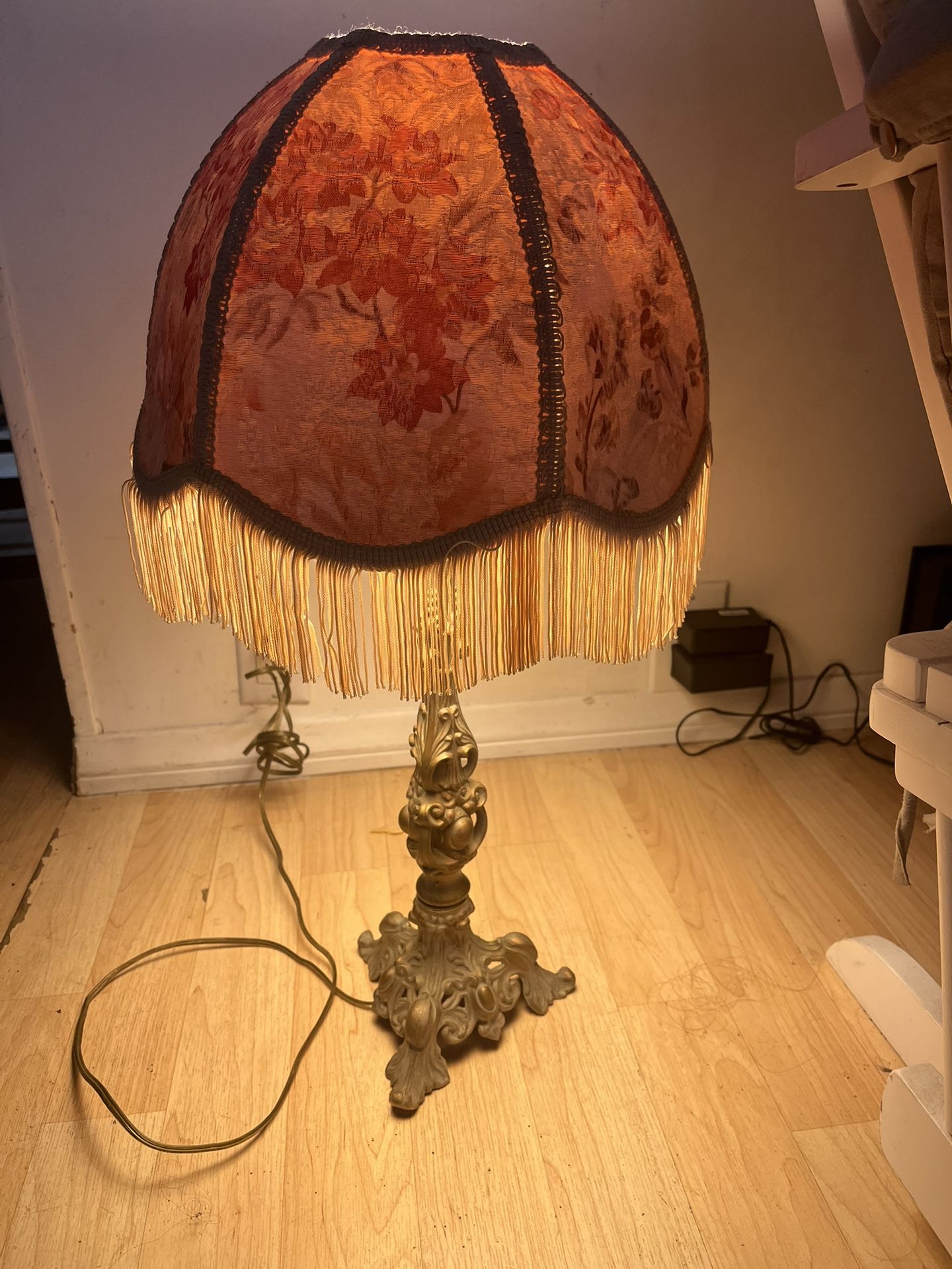 Beautiful Vintage 24 Inch Pink And Brass Victorian Style Table Lamp