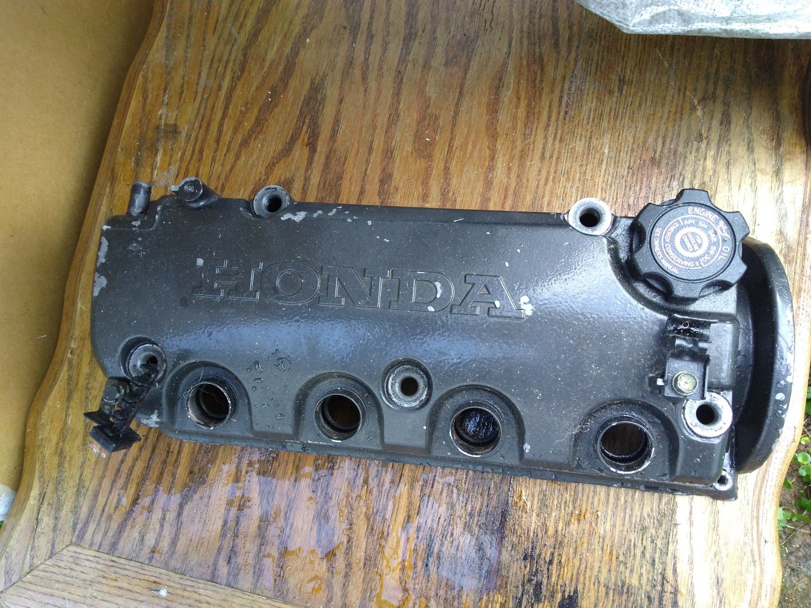 D-series valve cover