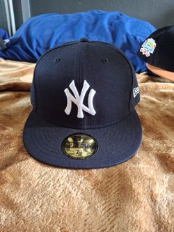 Navy blue Yankees New Era hat size 7 1/4