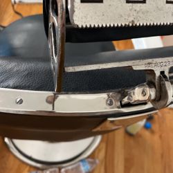 Theo Khocs Barber Chair