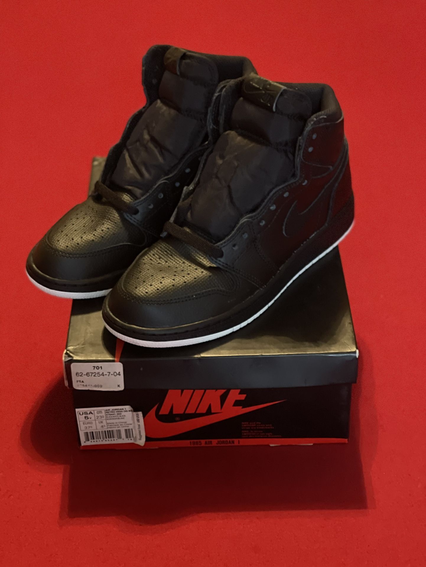 Air Jordan Retro High 'Black Perforated' Size 5Y
