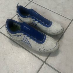 Boys Cleats 7 1/2 