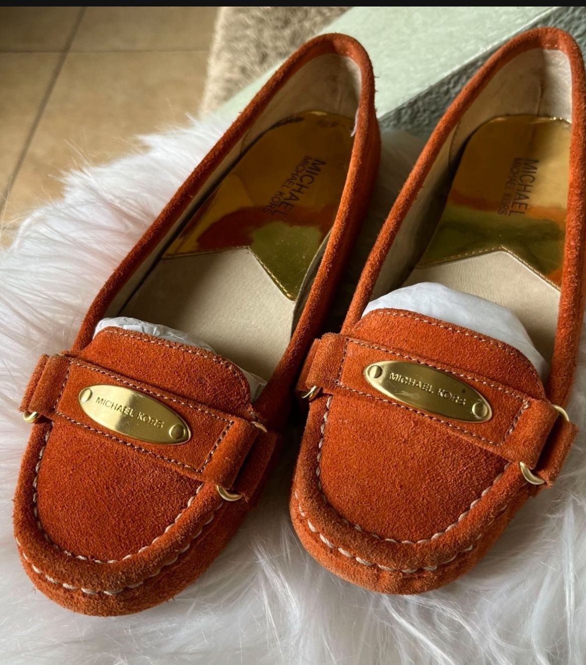 👁️LIKE NEW Sz 7.5 Michael Kors Orange Suede Flat $20 🎈