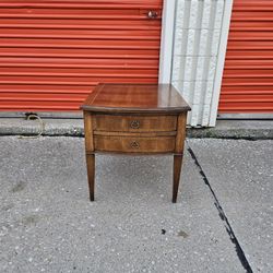 Vintage JL Hammary Furniture Side Table/ Nighstand 