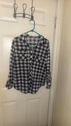Womans Black and White Plaid Button-Up Shirt