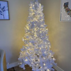 7.5ft White Christmas Tree