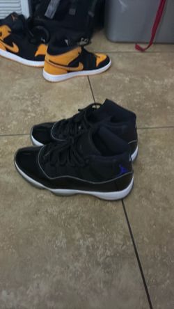 Space jams 11 authentic size 8.5