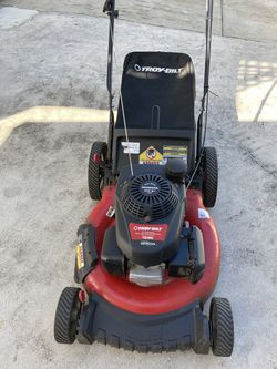 TROY BILT LAWNMOWER WITH HONDA ENGINE AND REAR BAG, IN PERFECT CONDITIONS, IT ALWAYS STARTS ON THE 1ST PULL $200.00