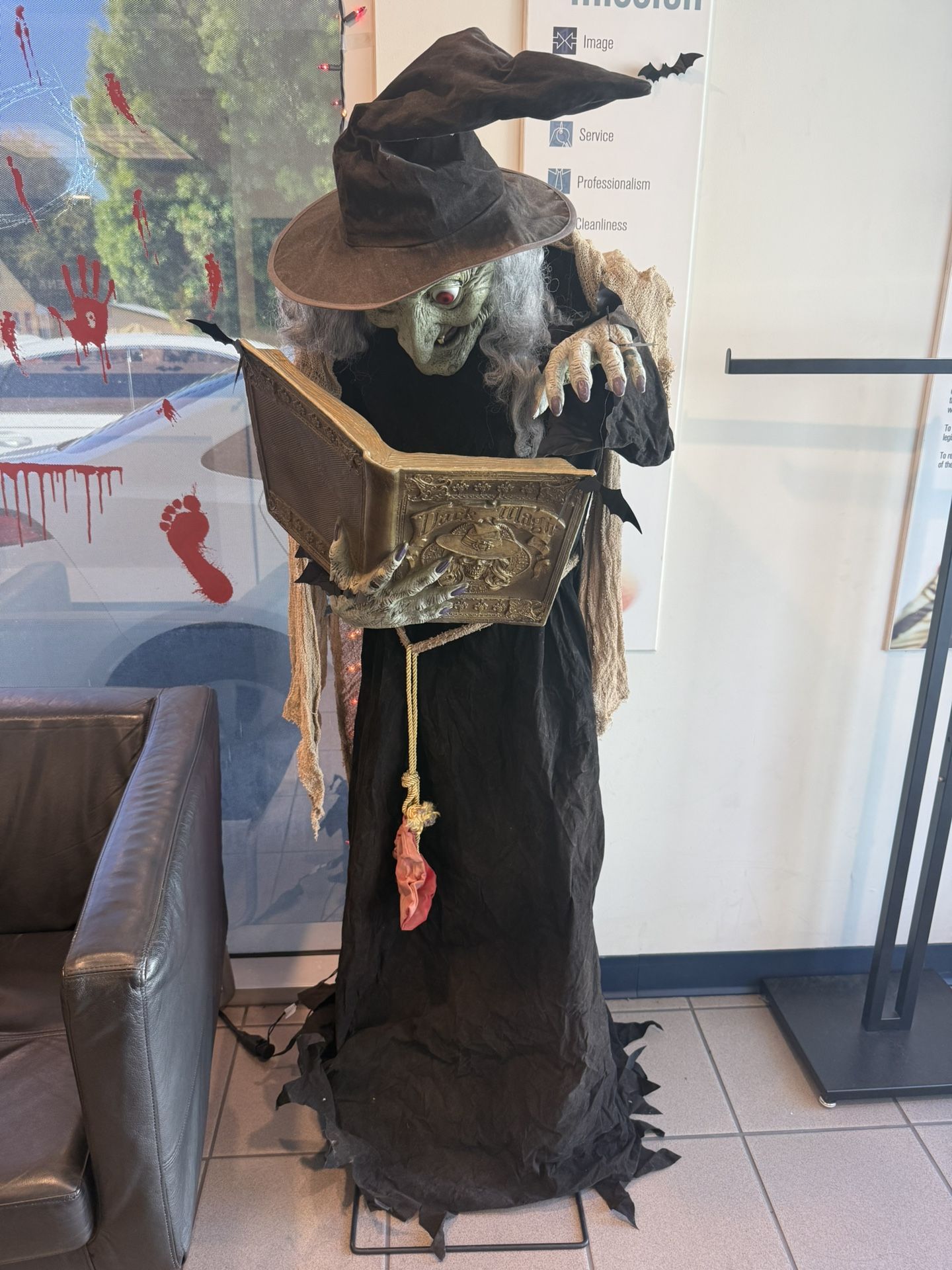 Halloween Prop Electrical And Moves Lights Up 