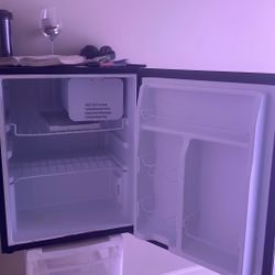 Mini Fridge 