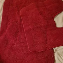 Bathroom Rug Mat Set In Red. 2 Pieces. Not Much Rubber On Back.