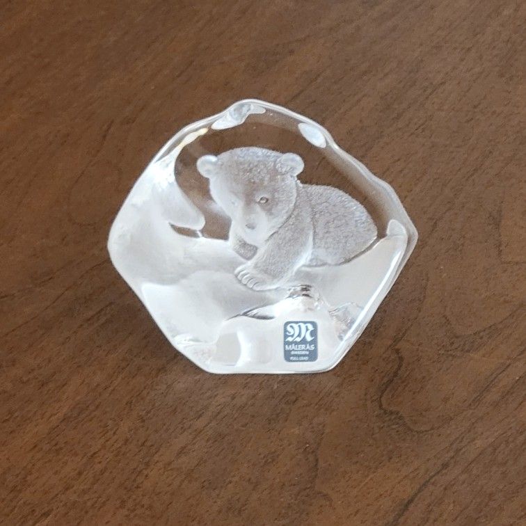 1994 MATS JONASSON Sweden Full Lead BEAR Cub Clear Glass Paperweight. 
Perfect shape, like new, no chips or cracks. Still with tags. Display 
item.
