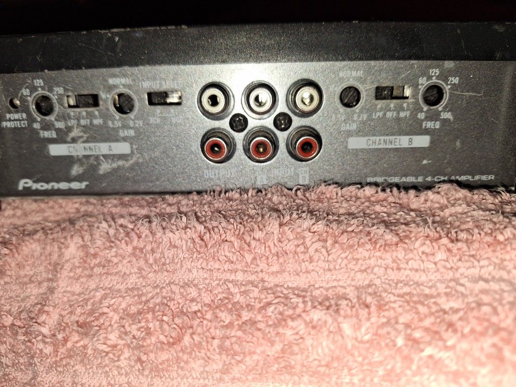 Pioneer 1300 Watt 4 Channel Amp