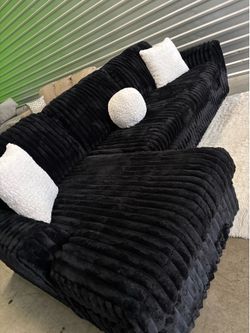 Ashley furniture OVERSIZED sectional sofa couch (DELIVERY AVAILABLE)