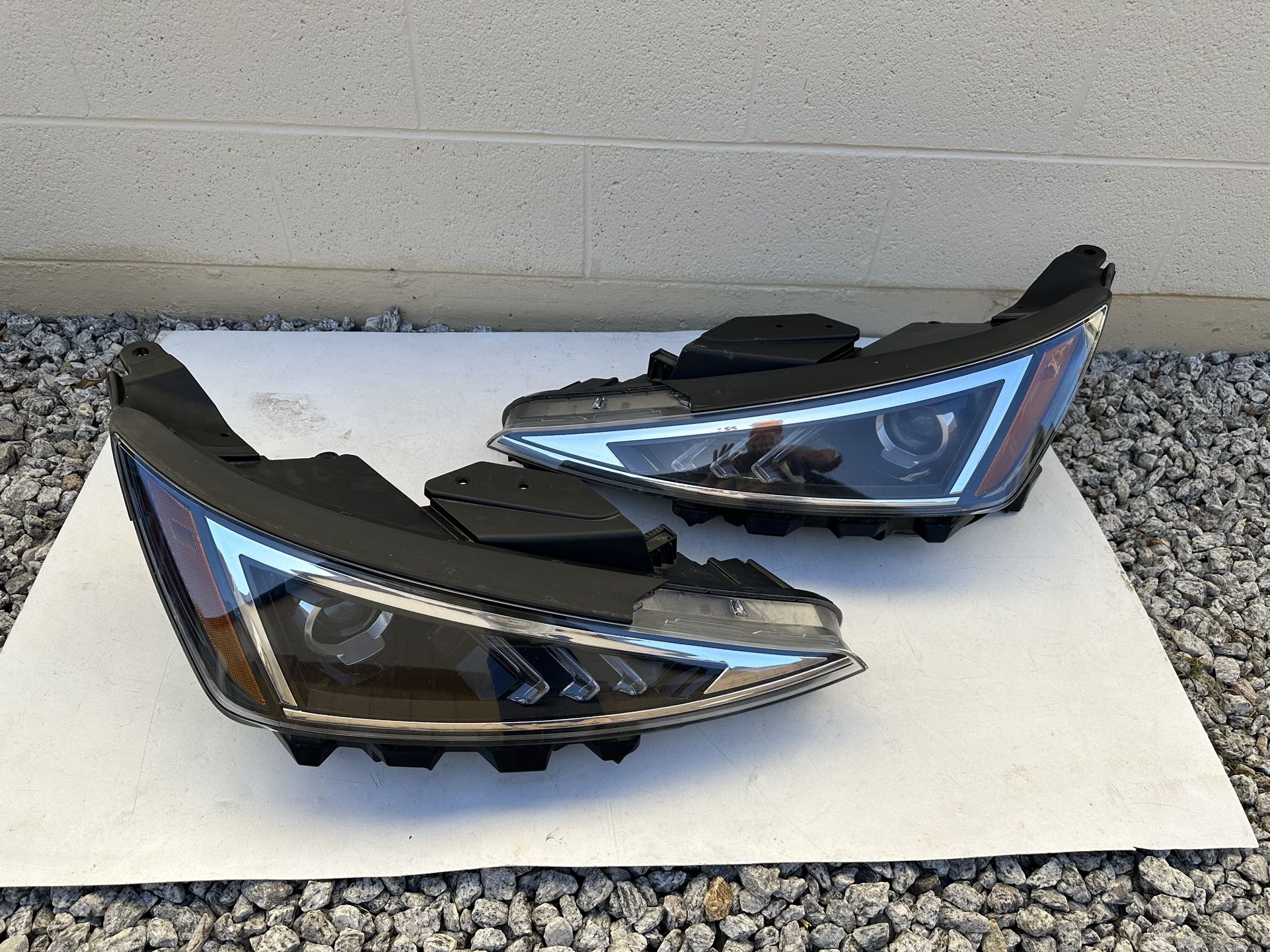 Hyundai Elantra Headlight 2019, 2020, OEM ORIGINAL HYUNDAI ELANTRA HEADLAMP, $140 EACH Light
