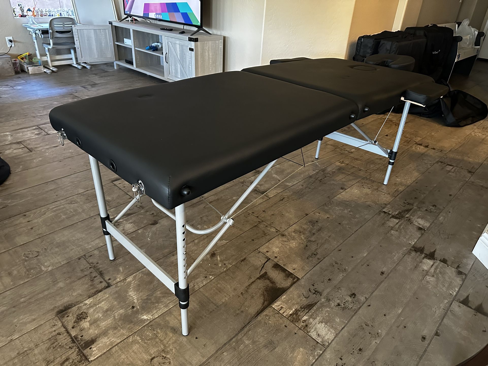 28” Wide Aluminum Portable Massage Table With Case