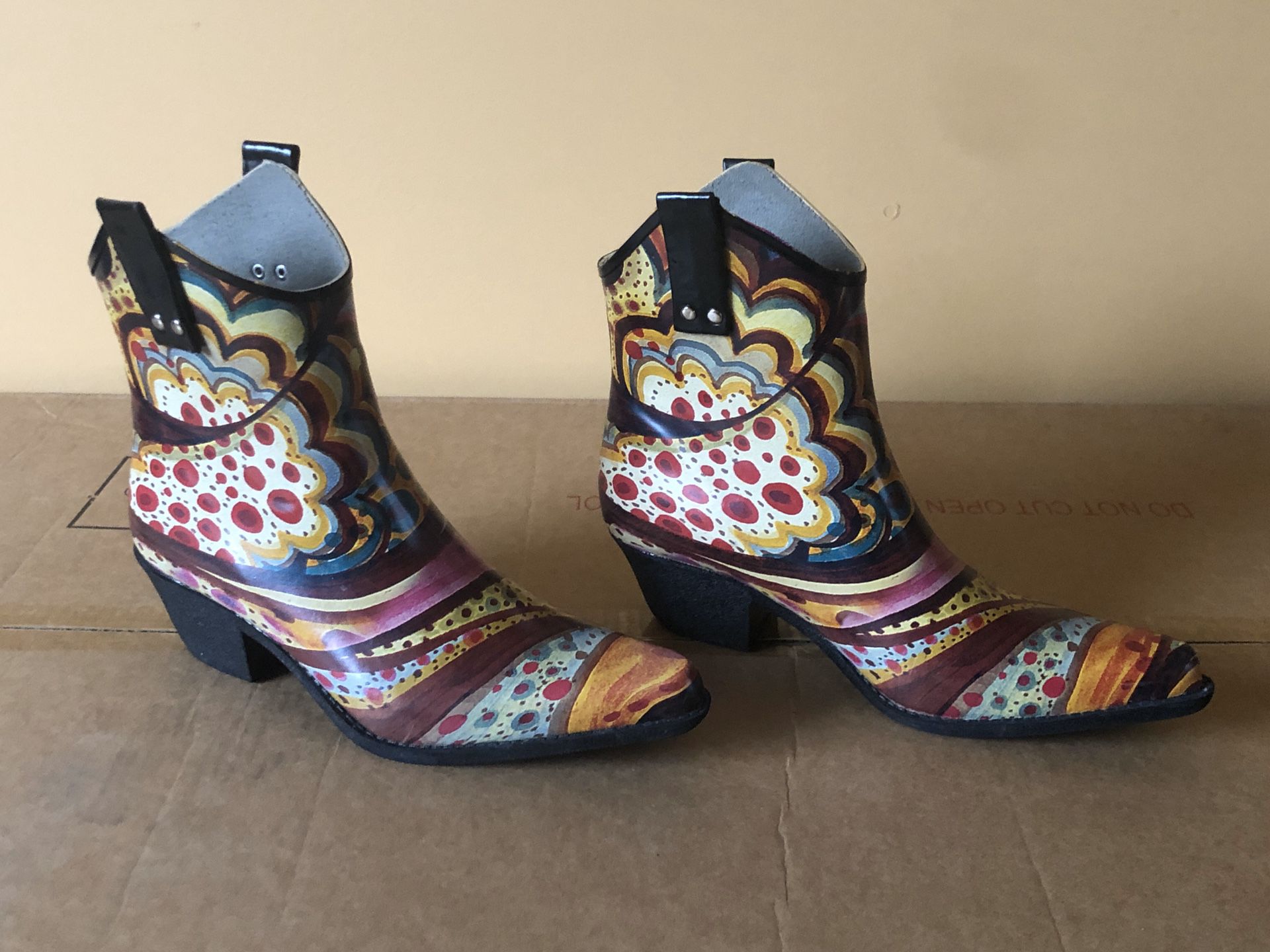 Funky cowgirl boots (size 10)