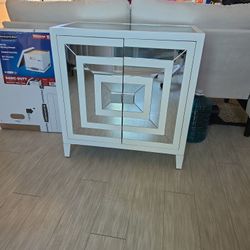 Mildred Road White Accent 