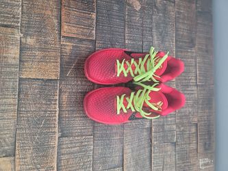 Nike Kobe Basketball Sneakers Red Green size 7