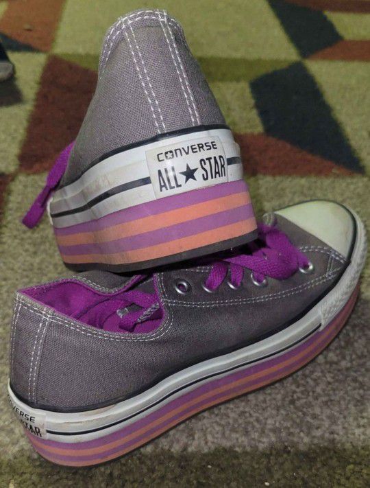 Womans Size 7 Converse All Stars Platform Sneakers 