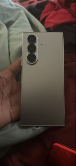 Fold 7 Silver Shadow Unlocked LIKE NEW