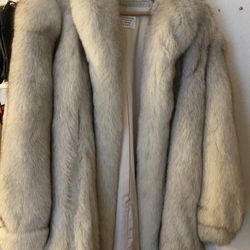 BEAUTIFUL FOX FUR COAT (REAL FOX FUR) 