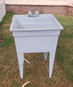 Utility sink
