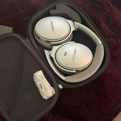 Bose QuietComfort 35 II Wireless Bluetooth Headphones Noise-Cancelling
