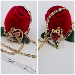 Corazón Con Rosa Incluye Cadena Oró Laminado 14k/Heart Pendant Chain Gold Plated $15 EACH
