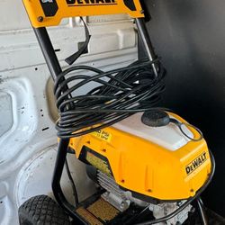 DEWALT 2400 PSI ELECTRIC PRESSURE WASHER 