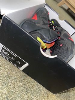 Nike LeBron XII GS Sneakers Size 5.5Y
