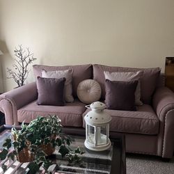 Bonita Sala Buenas Condiciónes Con 4 Mesas