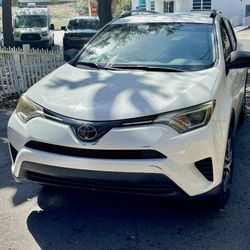 2018 TOYOTA RAV 4 LE