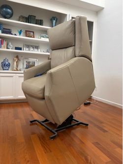 Brandington Young - Ryder Lift Assist Power Reclining Chair