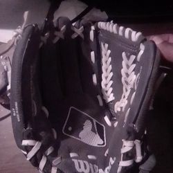 kids right handed baseball glove