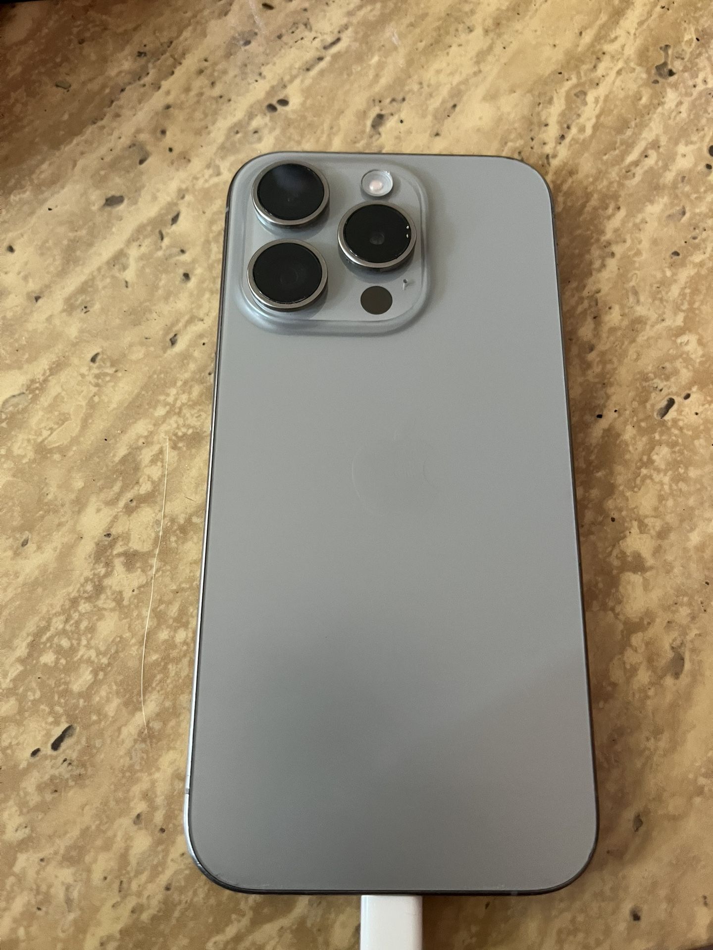 Natural Titanium iPhone 15 Pro 256Gb
