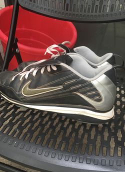 Nike air shoe size 15 baseball cleats. Only worn 3 times!