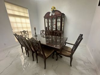 Dining Room Set+Cabinet