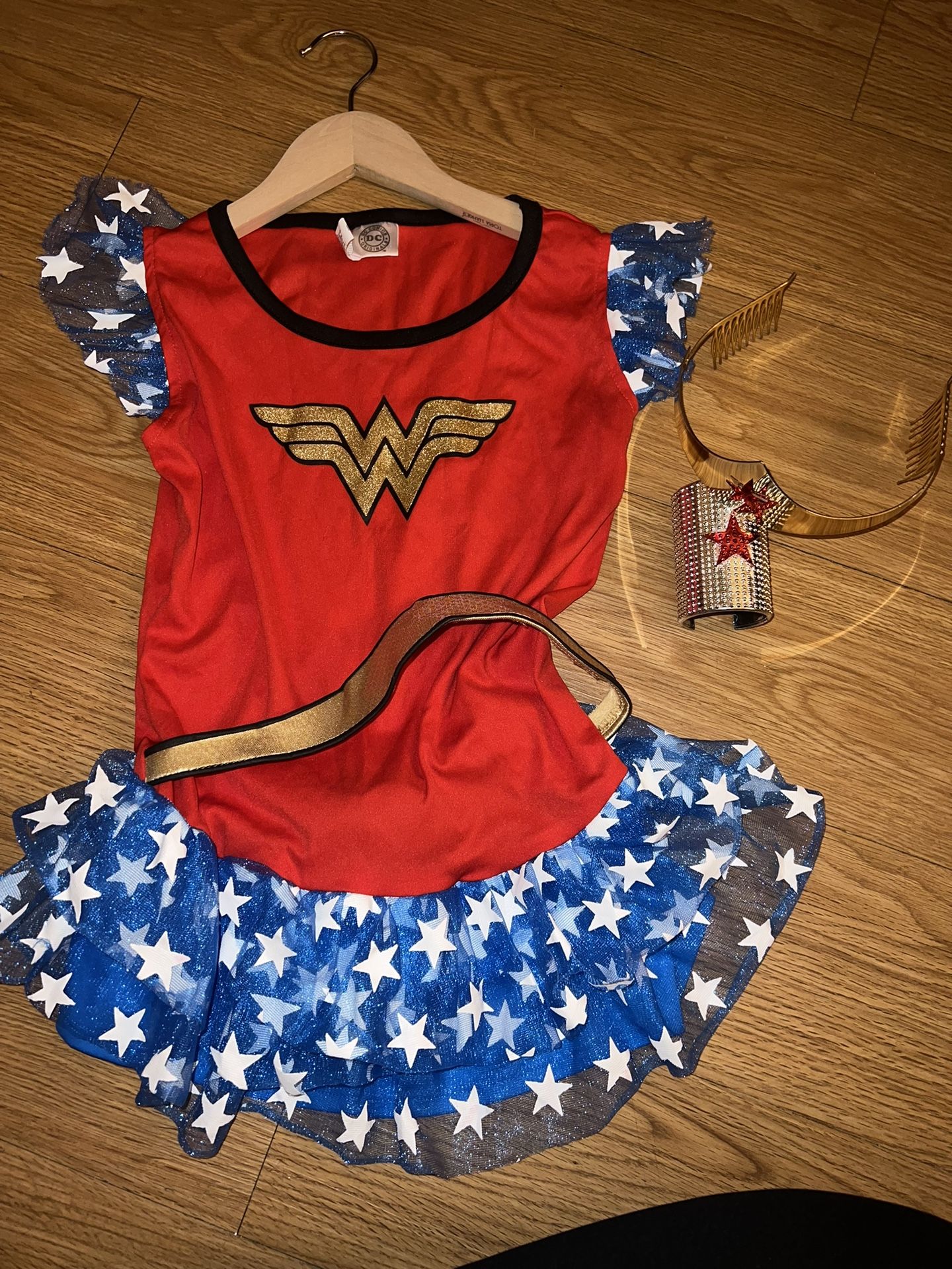 Wonder Woman Girls Top 7-10Y with crown and bracelet
