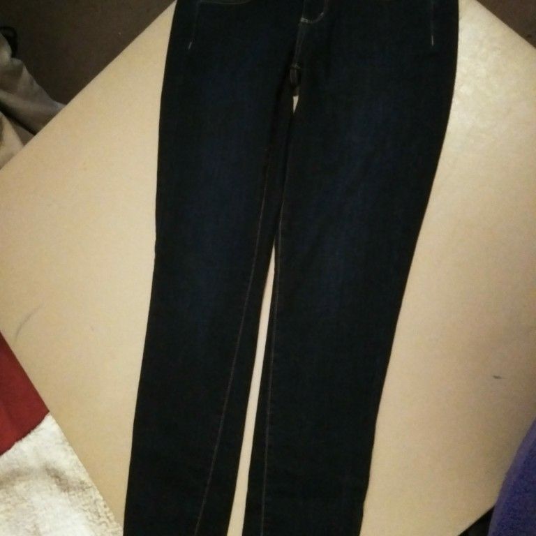 Ladies Size 5, Super Skinny Arizona. Brand New $15